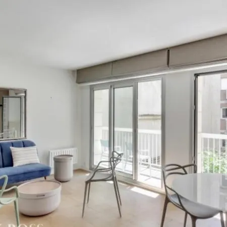 Apartment Another Cozy Flat Near St-germain, St-placide