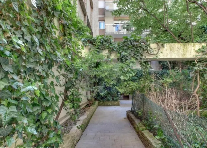 Another Cozy Flat Near St-germain, St-placide Appartement